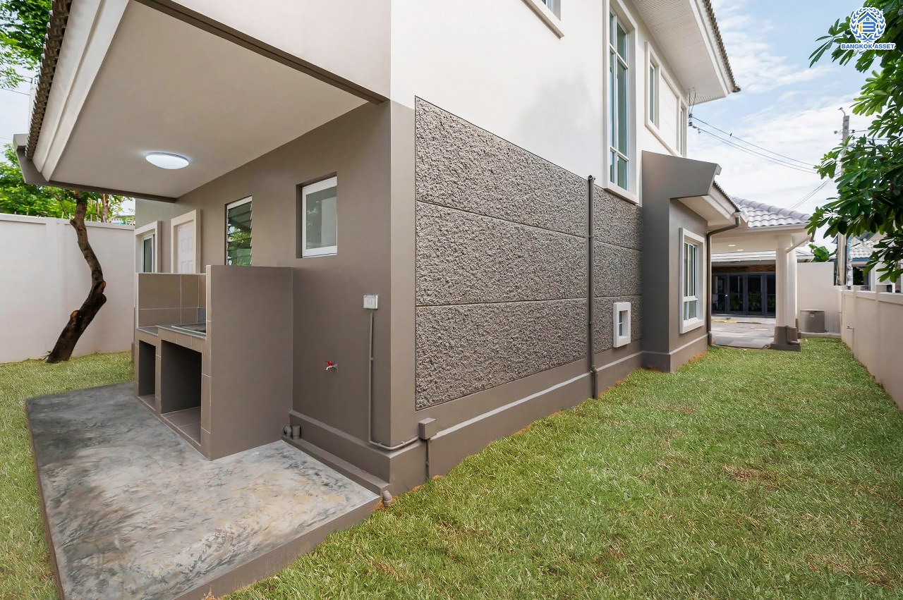 บ้านมือสองตกแต่งใหม่ โครงการ ชวนชื่นโมดัส ราชพฤกษ์-ท่าอิฐ เนื้อที่กว่า 57.8 ตร.ว. พร้อมฟังก์ชัน 3 ห้องนอน 2 ห้องน้ำ จอดรถได้ 2 คัน บนทำเลศักยภาพ เชื่อมต่อถนนรัตนาธิเบศร์ และถนนราชพฤกษ์ ทำเลใจกลาง 2 เซ็นทรัล ใกล้รถไฟฟ้า "สถานีบางรักน้อยท่าอิฐ"